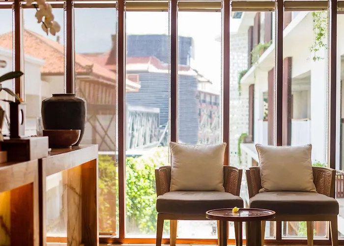 The Bandha & Hotel Legian (Bali)