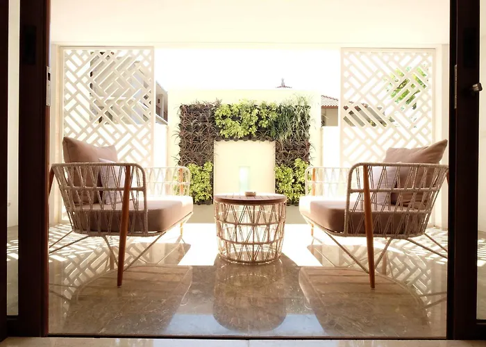 The Bandha & 5* Legian (Bali)