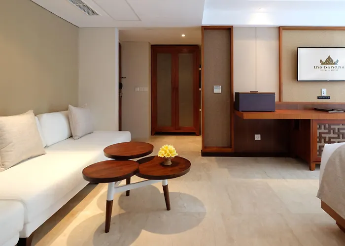 The Bandha & Hotel Legian (Bali)